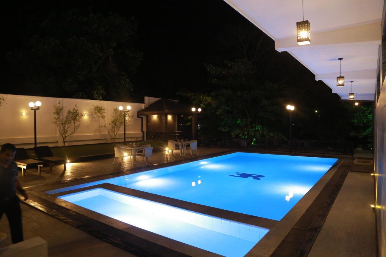 3R Resort Negombo Exteriör bild
