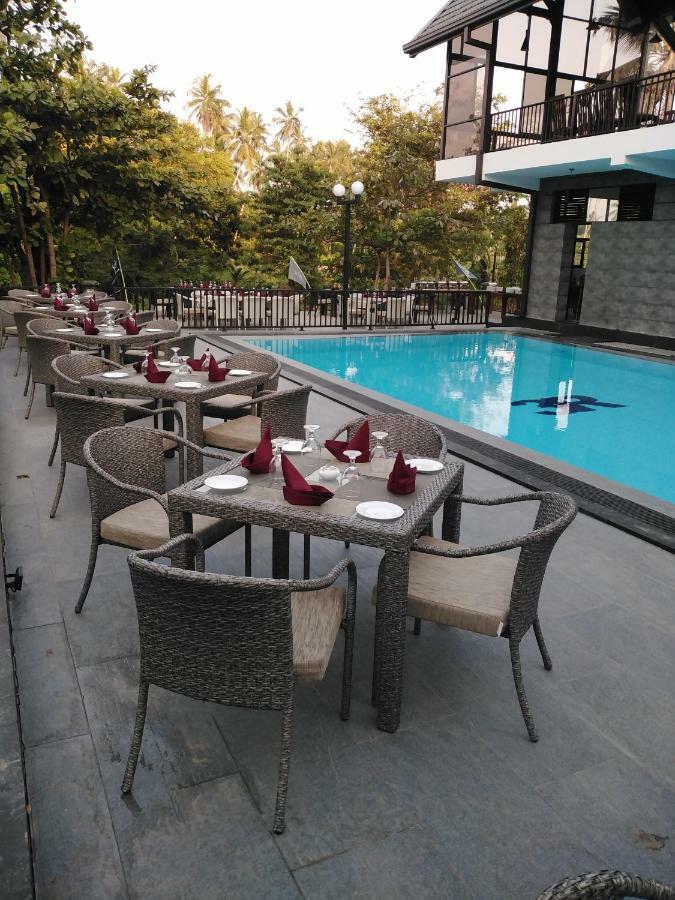 3R Resort Negombo Exteriör bild