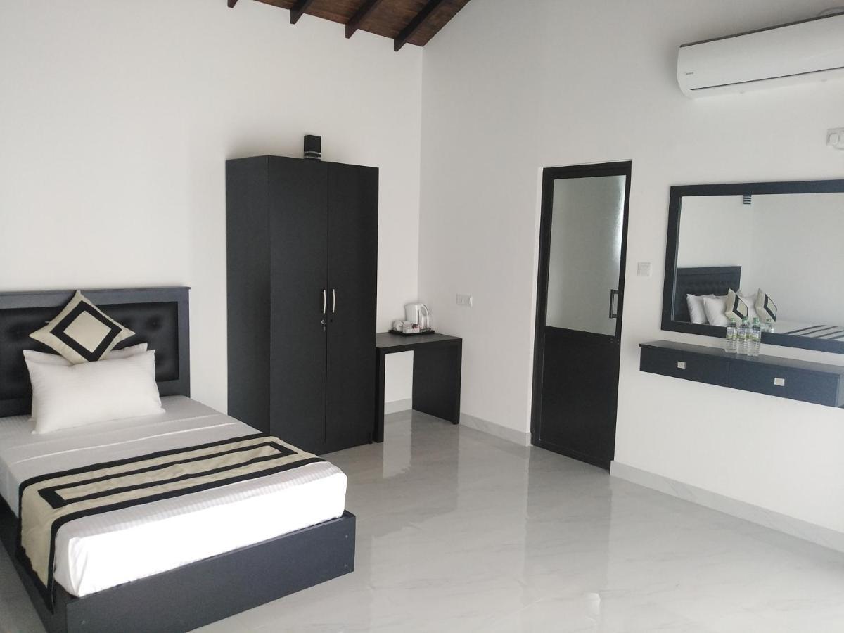 3R Resort Negombo Exteriör bild